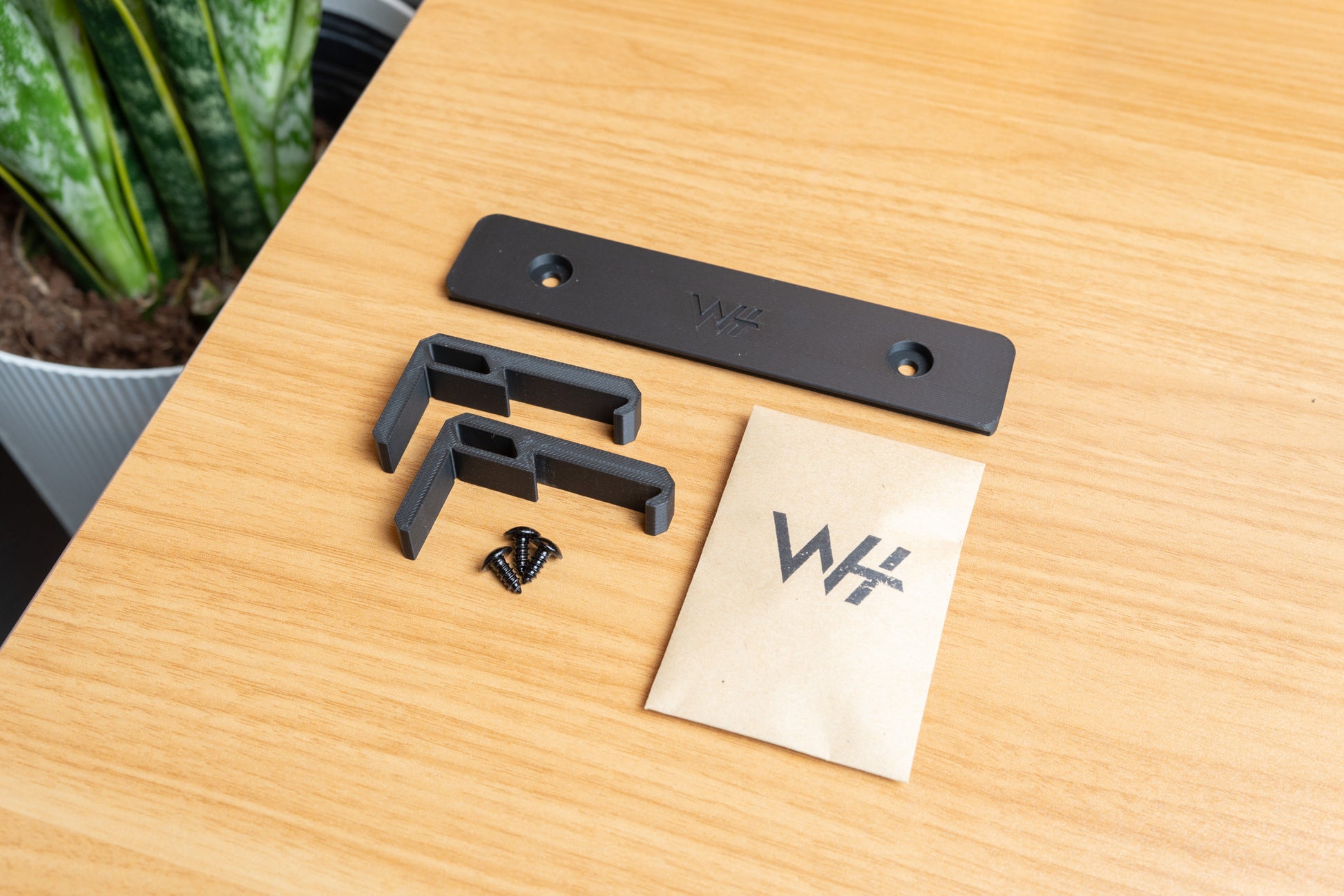 whats in the box - screw mounted desk rail