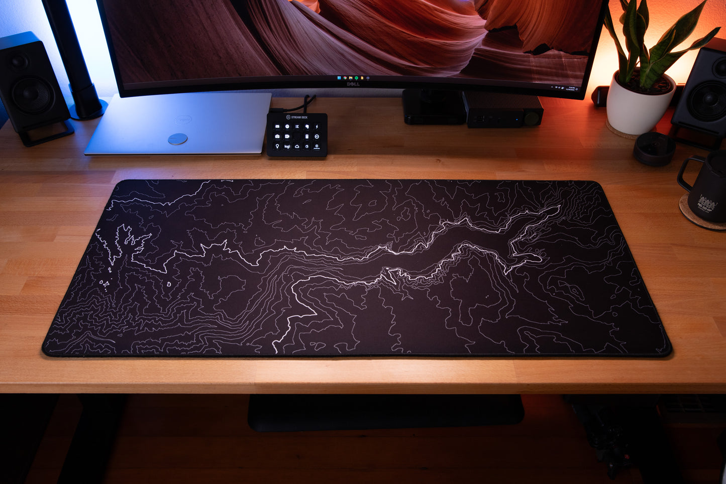 YOSEMITE PLUSH DESK MAT - BLACK